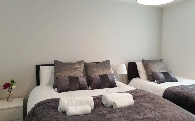 Liverpool Short Stay-Belmont Suite