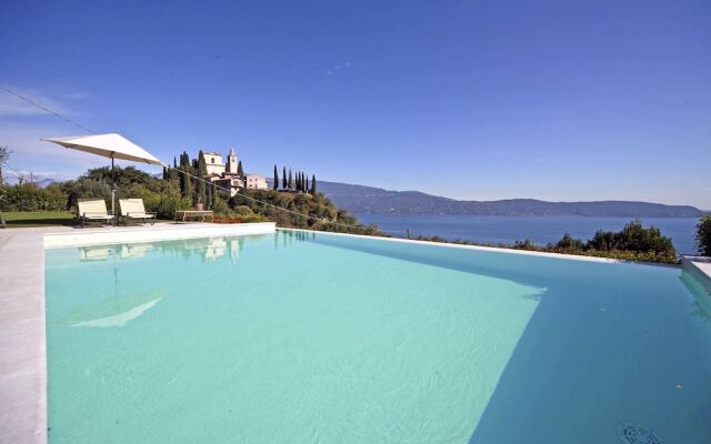 Villa Teodora in Toscolano-maderno