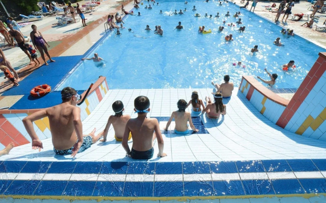 Bungalow in Caorle With Garden Furniture