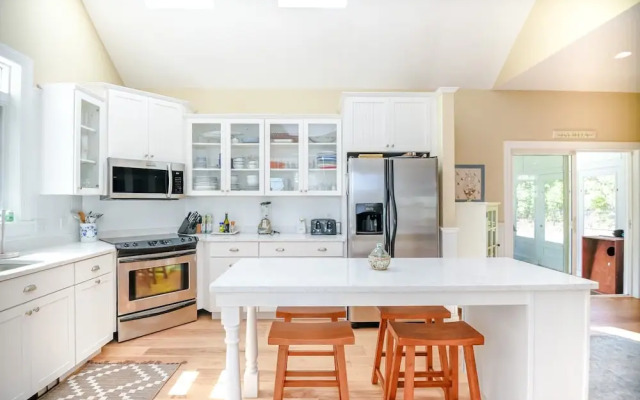 Stunning 5 Bdr, Walk to York Harbor Beach!