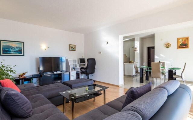 Amazing Apartment in Rijeka With 2 Bedrooms, Wifi and Outdoor Swimming Pool