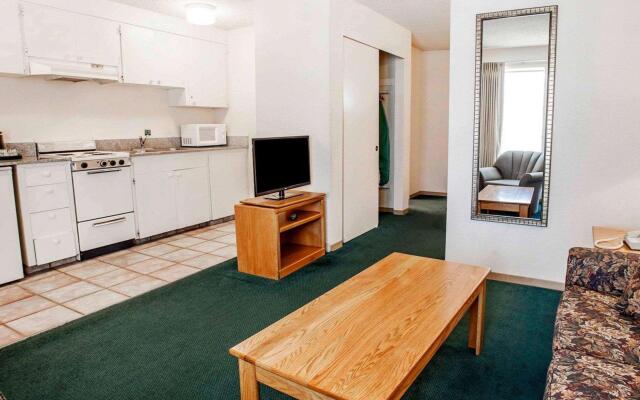 Quality Inn & Suites Bremerton near Naval Shipyard