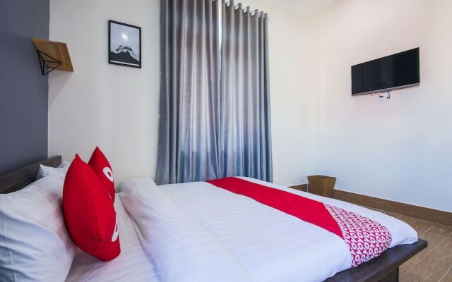 Oyo 671 Ez'S House Hotel