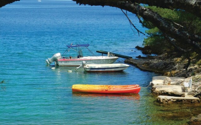 Amazing Home in Vrboska With Wifi and 2 Bedrooms