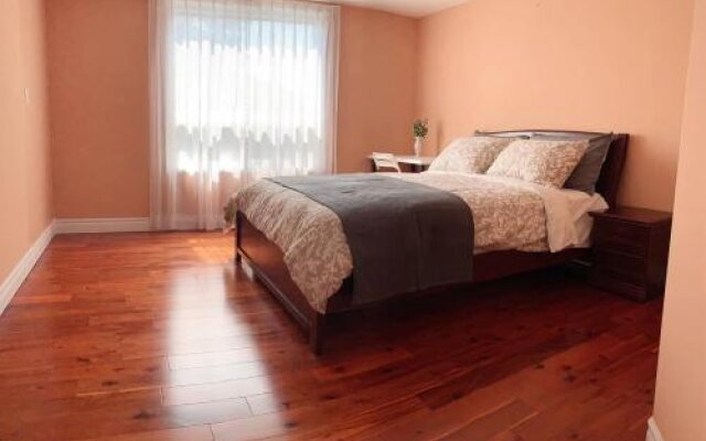 Nice rooms with private bath in Mid Town Toronto