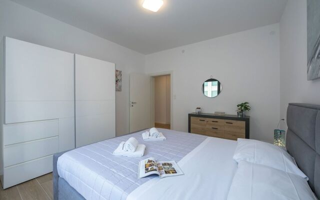 Boutique Apartment 10