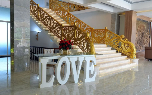 Tam Chau Luxury Hotel