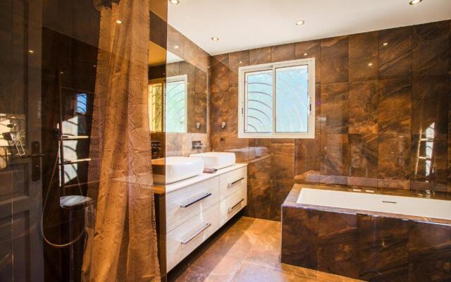 Serene Luxurious Hillside Villa Near Cannes