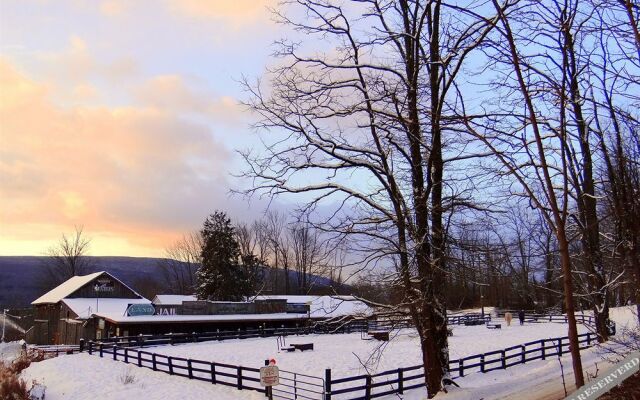 Pinegrove Family Dude Ranch