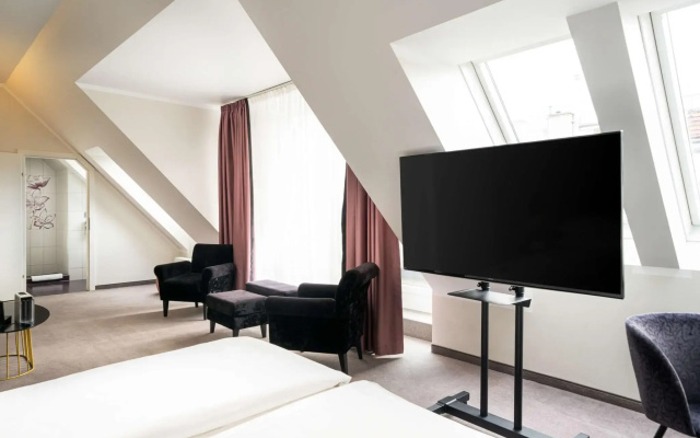 Elaya  Vienna City West