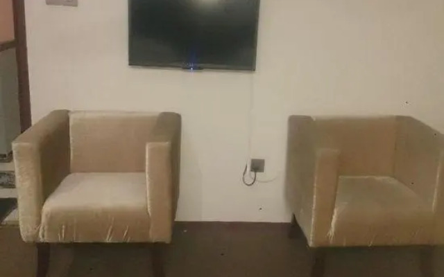 Lapaz Hotel by OYO Rooms