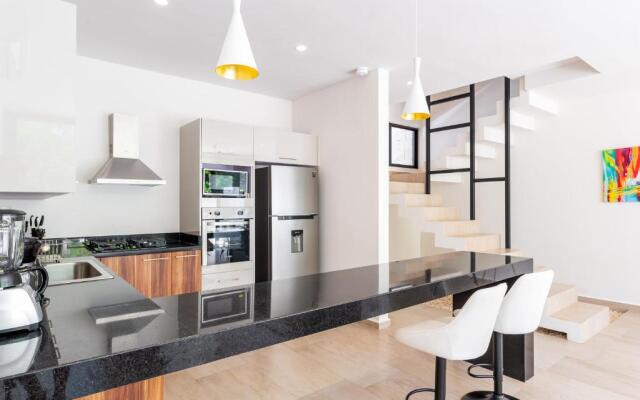 Entire House- 3BR with Private Roof Top Deck