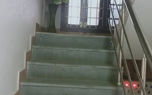 R Hotel - Manapakkam