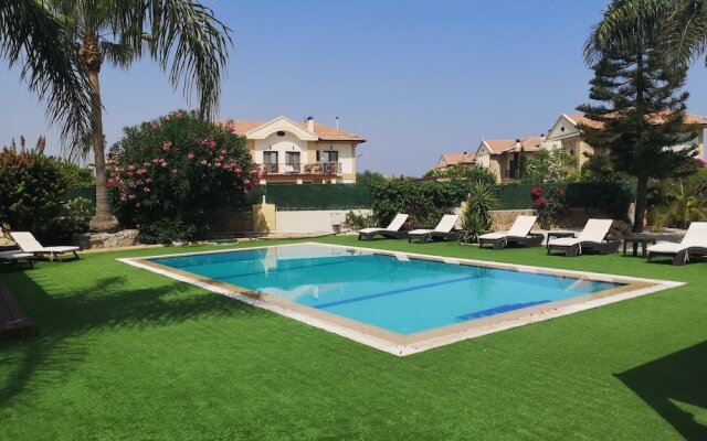 Stunning Private Villa - Beautiful Gardens & Pool