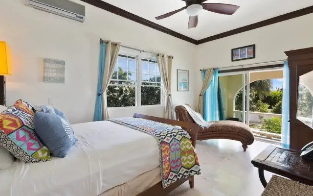 Beachfront Bliss: Private Retreat With Spectacular Views