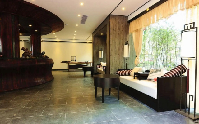 Peach Blossom Resort Hotel
