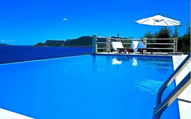 Villa Paloma by Villatatilin
