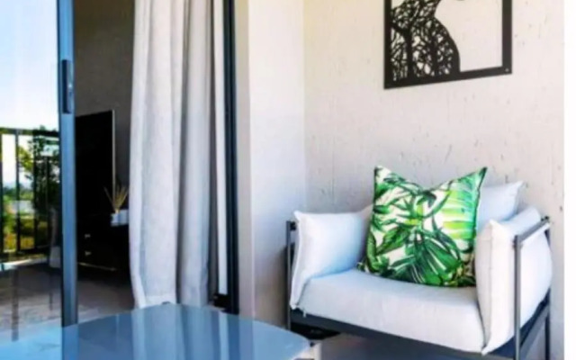 The Henlee Apartment on Ventura