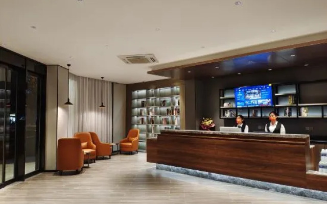 Quanqi Qingju Hotel (Danyang Railway Station Glasses City)