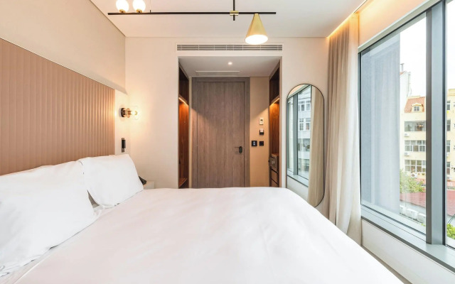 Luster Hotel