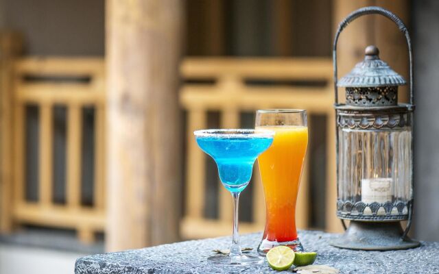 Arro Khampa by Zinc Journey Lijiang