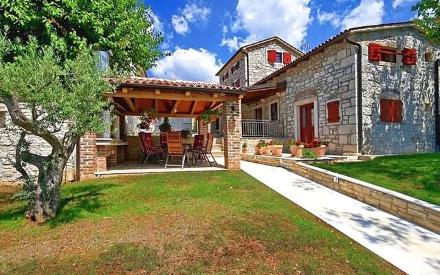 Beautiful Villa in Dracevac With Swimming Pool