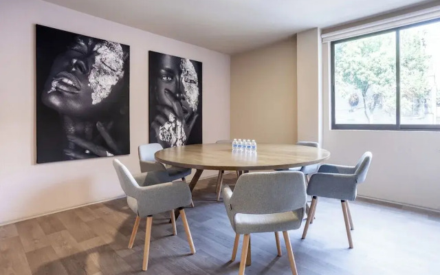 Relax & Recharge in Roma - Elevator - Sleeps 7