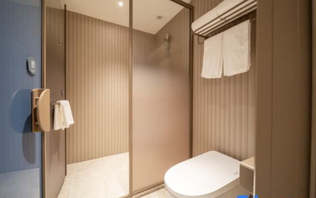 HanTing Hotel (Nanjing Pukou Railway Institute) – Bathroom – Nanjing