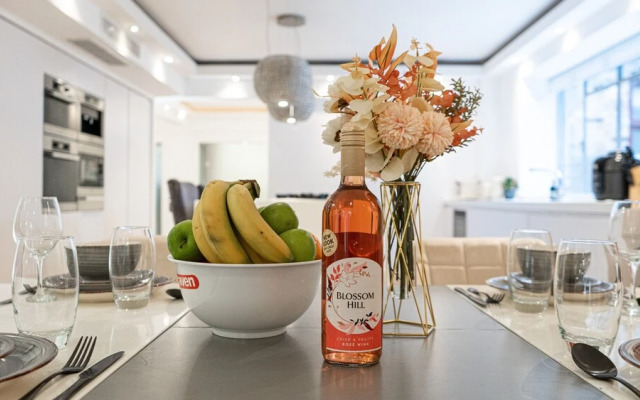 Exquisite 2400sqft 3 Bed Brick Lane Pad