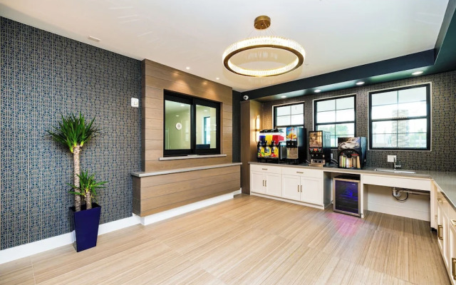 Palace Inn Blue Edgebrook