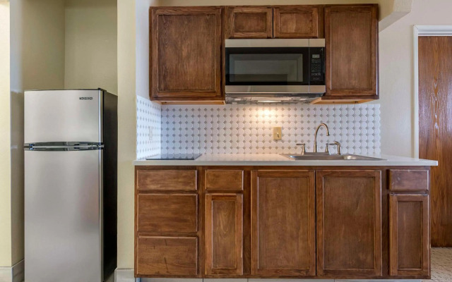 Comfort Suites Auburn Hills-Detroit