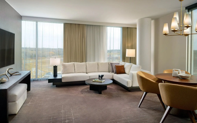 Omni Viking Lakes Hotel