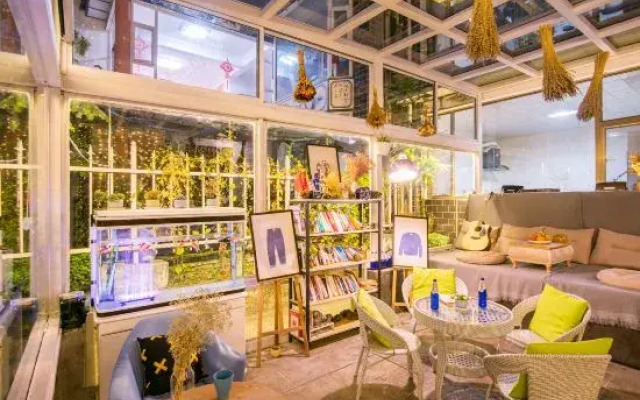 Seven Seconds Time Capsule Youth Hostel