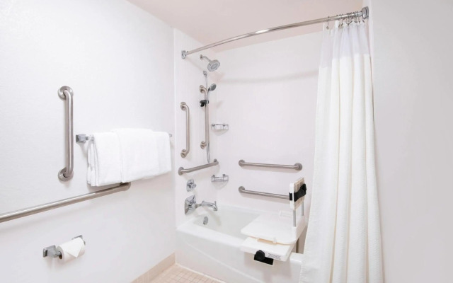 Courtyard by Marriott Savannah Midtown
