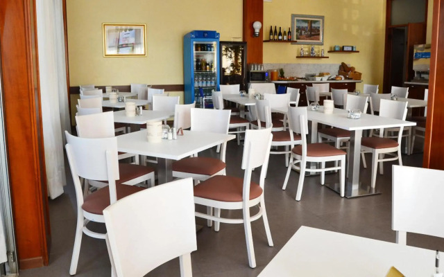 Hotel Midi