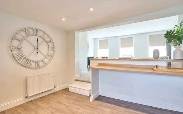 Host Stay Albert House