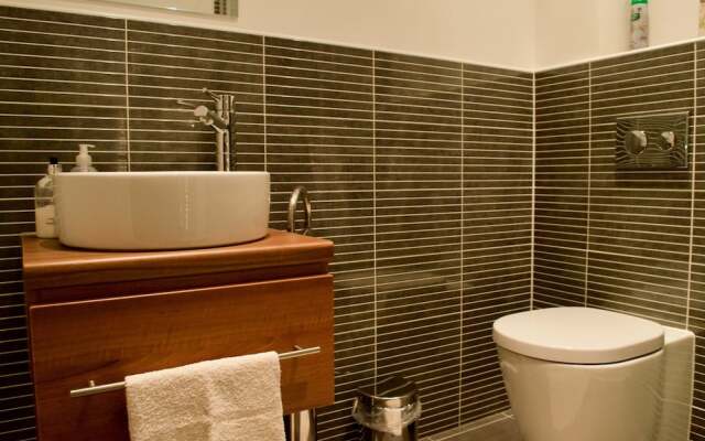 2 Bedroom Flat In Inverleith