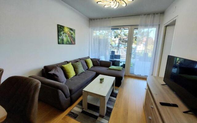 Dream Getaway Apartment with Jacuzzi and Pool