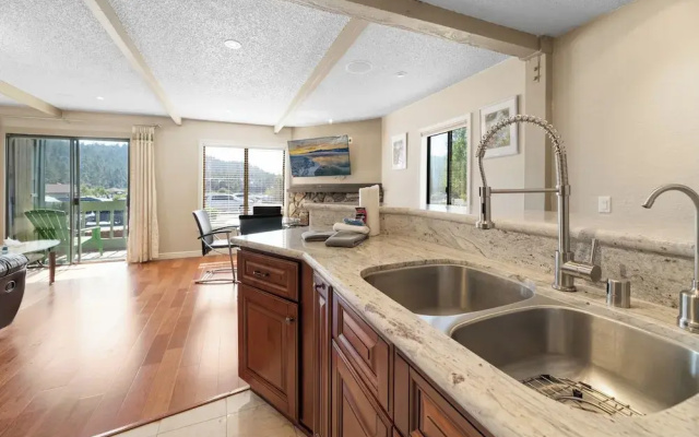 Lakeview Condo
