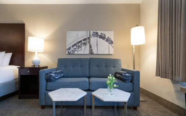 Oxford Suites Portland - Jantzen Beach