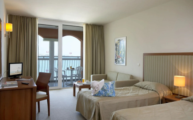 Sol Luna Bay Resort