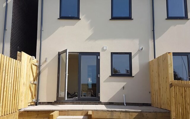 Bright Modern House beside Snowdonia