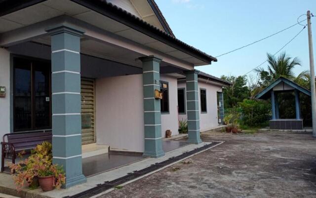 Rumah Tamu Pekan (semi D)