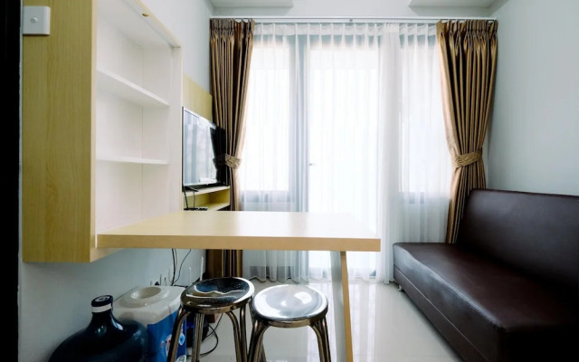 Comfort And Cozy 2Br Royal Heights Apartment