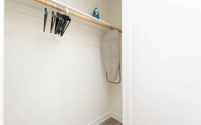 Hollywood Apartment Near Walk of Fame