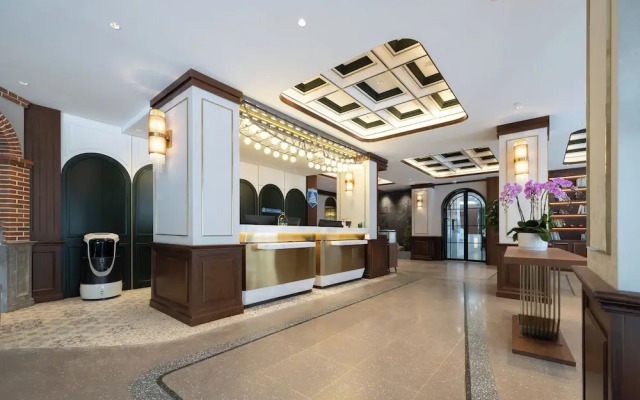 Nostalgia S Hotel(Shanghai Railway Station & Suzhou Creek)