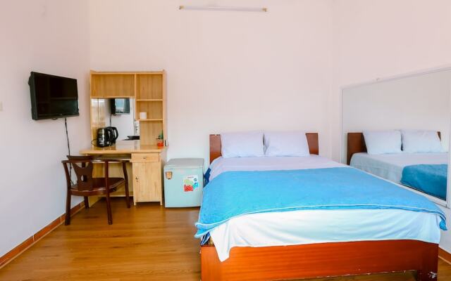 Van Xuan Hotel by OYO Rooms