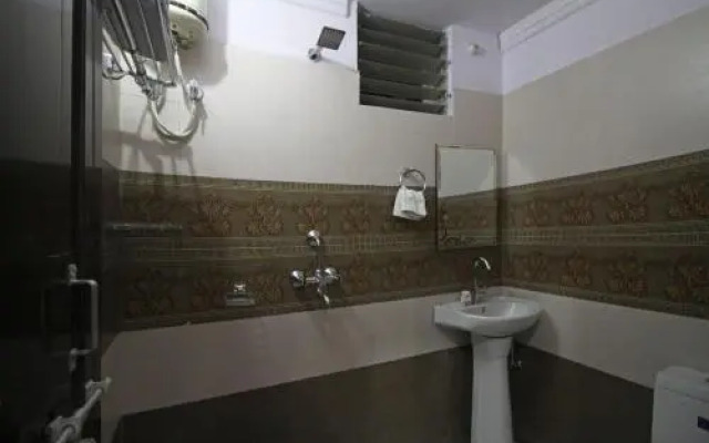 Simran Palace Hotel by OYO Rooms