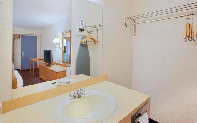 Days Inn by Wyndham Mackinaw City/Bridgeview Area