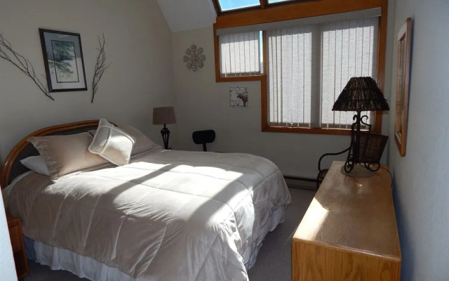 Crestview Condominium's